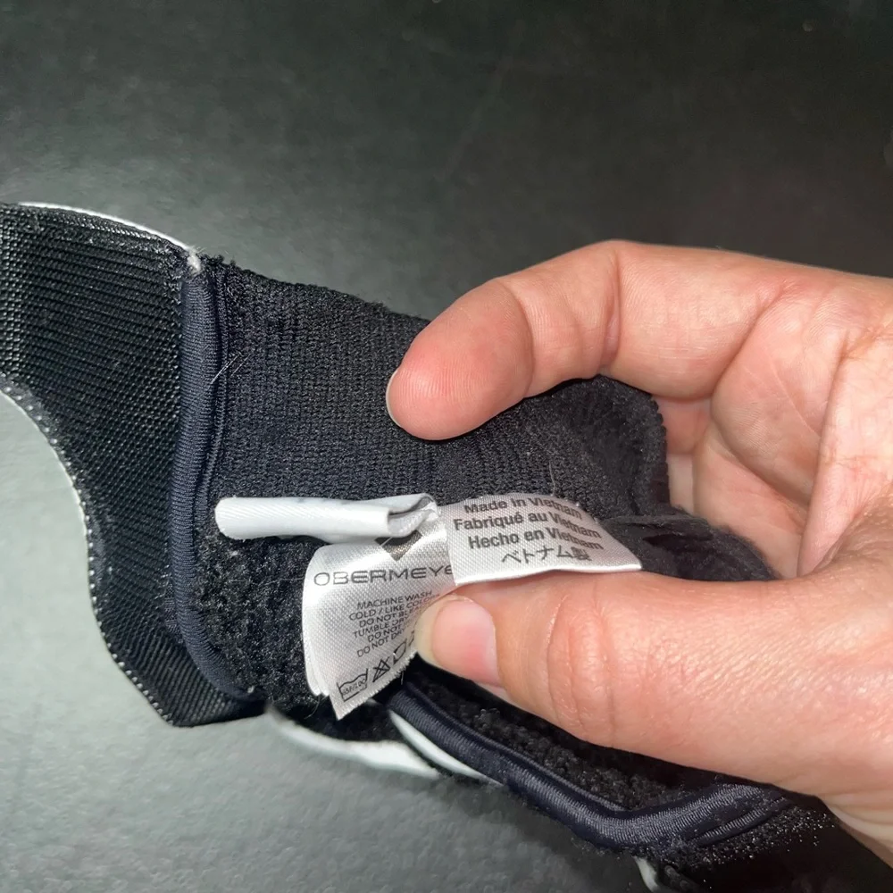 Obermeyer black and white kid’s fleece-lined mittens